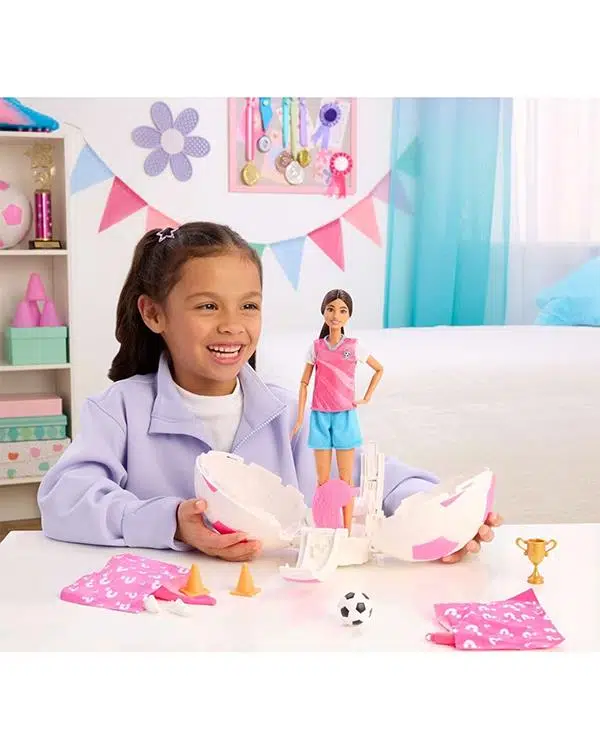 Barbie Team Yuvarla Ve Ortaya Çıkar Fulbolcu Esmer Bebek JMK20 Barbie Team Yuvarla Ve Ortaya Çıkar Fulbolcu Esmer Bebek JMK20