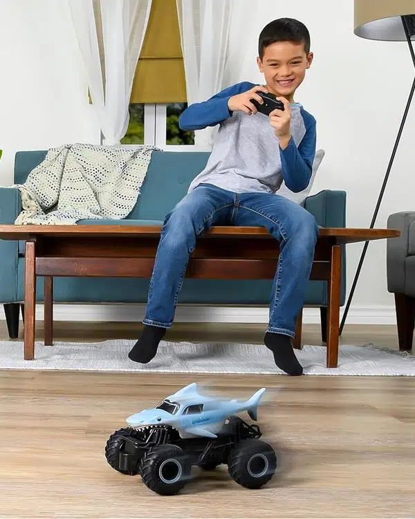Monster Jam Uzaktan Kumandalı Megalodon Köpekbalığı Araba 6044952 Monster Jam Uzaktan Kumandalı Megalodon Köpekbalığı Araba 6044952